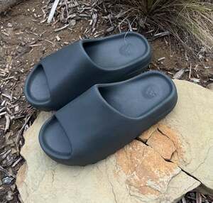 Adidas Yeezy Slide Dark Onyx Size 7 Men NEW